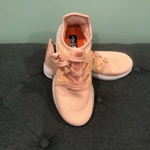 New light pink mesh walking sneakers
